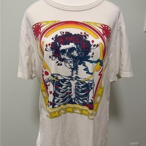 SO White T-Shirt with Skull and Roses Graphic